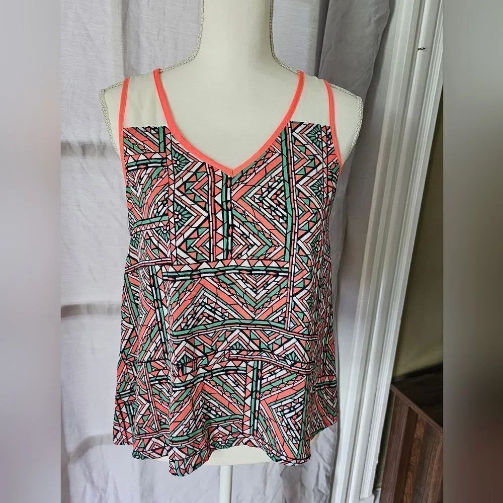 Geometric Patterned Women's Top Size Small